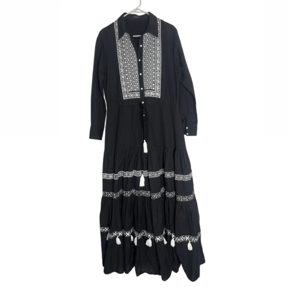 Chic Black Maxi Dress with White Embroidery